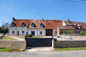 Vue façade de la propriété.